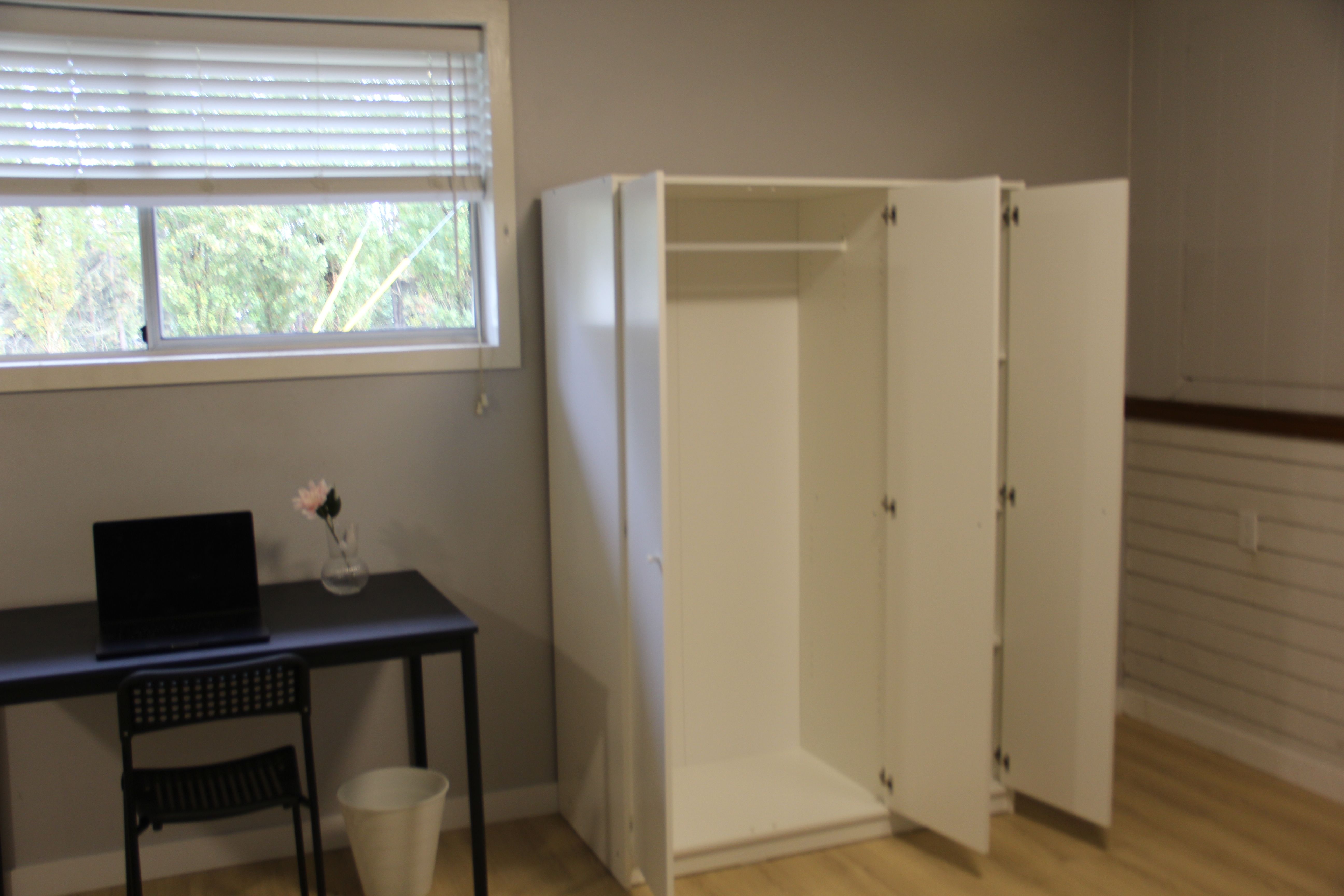 Large Private Room 9 for 2 People in Burquitlam near SFU